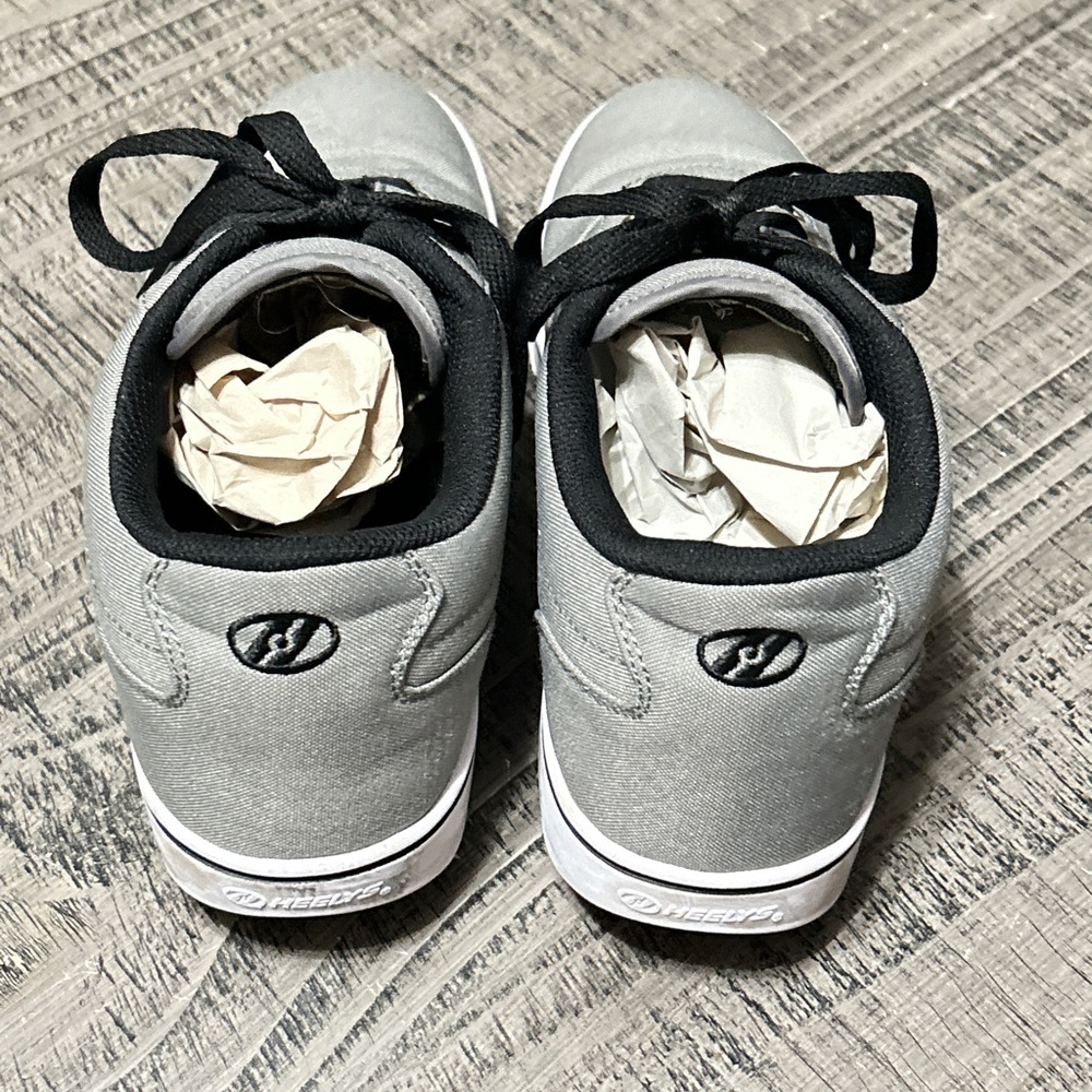 Heelys Men's Gray Sneakers with Wheels in the Soles - Picture 8 of 10